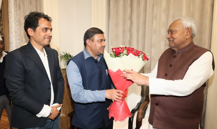 बिहार सीएम से बिहार विधान परिषद् के सभापति अवधेश नारायण सिंह के कक्ष में स्पेश एप्लीकेशन सेंटर !