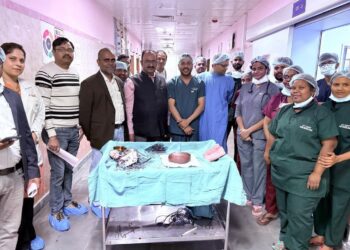 17 साल पुराना विशाल ट्यूमर ऑपरेशन से बाहर !