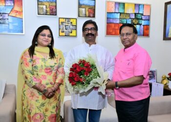 झारखंड सीएम से जमशेदपुर के प्रभारी डीन डॉ० हरीश चंद्र बंधु ने मुलाकात की !
