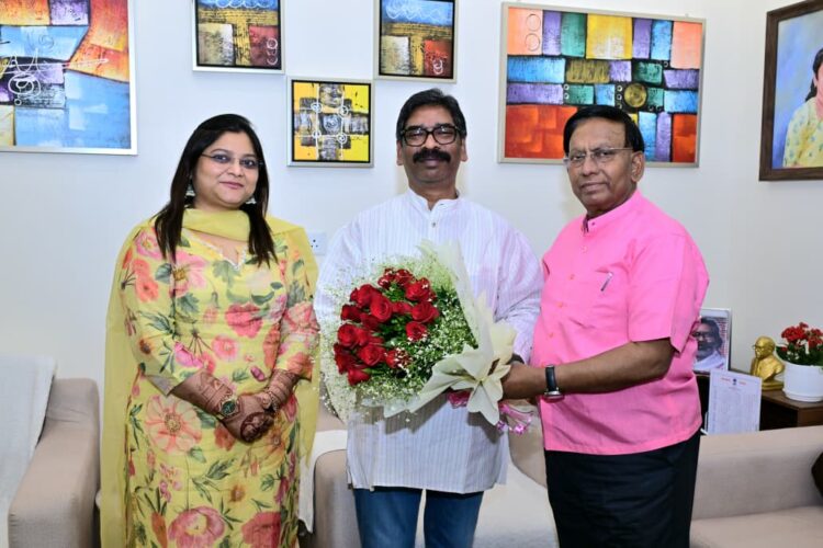 झारखंड सीएम से जमशेदपुर के प्रभारी डीन डॉ० हरीश चंद्र बंधु ने मुलाकात की !
