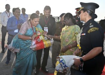 राष्ट्रपति द्रौपदी मुर्मू को गरिमामय एवं आत्मीय वातावरण में विदाई दी गई !