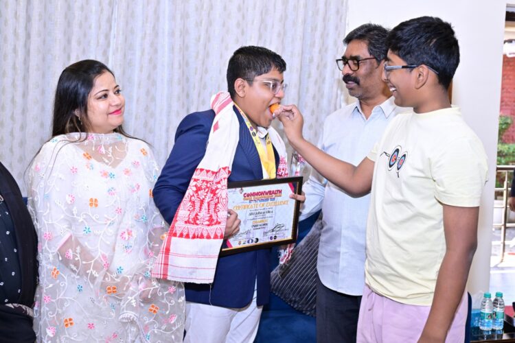 मुख्यमंत्री  हेमन्त सोरेन से  शतरंज खिलाड़ी  अधिराज मित्रा ने की मुलाकात !