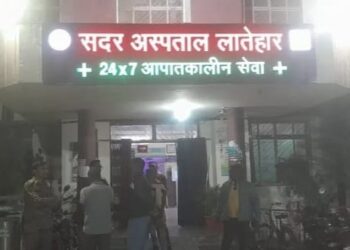 देर रात ग्रामीणों और पुलिस के बीच झड़प हो गई !