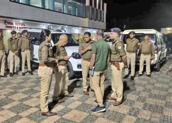 एयरपोर्ट थाना क्षेत्र स्थित एक रेस्टोरेंट में तबातोड़ फायरिंग की गई !