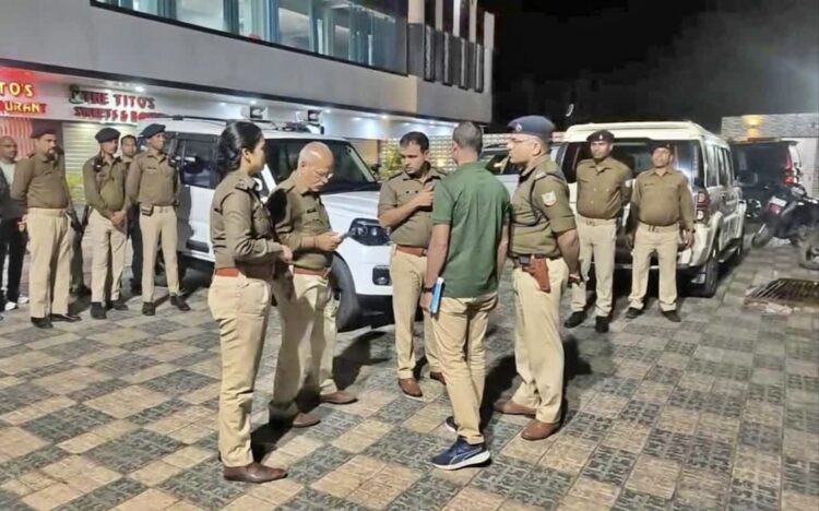 एयरपोर्ट थाना क्षेत्र स्थित एक रेस्टोरेंट में तबातोड़ फायरिंग की गई !