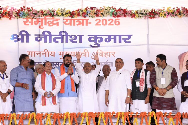 बिहार मुख्यमंत्री ने बेगूसराय जिले में चल रही विकास योजनाओं की समीक्षा की !