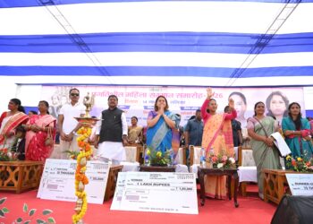 महिलाये अपने माथे के पल्लू को जीत का परचम बनायें : सुप्रिया श्रीनेत !