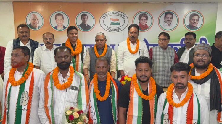 झारखंड प्रदेश अध्यक्ष के नेतृत्व में बोकारो जिला के सैकड़ो लोगों ने कांग्रेस की सदस्यता ग्रहण की  !