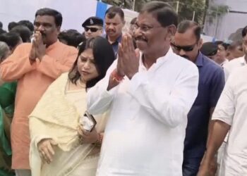 झारखंड पूर्व मुख्यमंत्री अर्जुन मुंडा परिवार संग कृष्टी दीपा महोत्सव  पहुंचे !