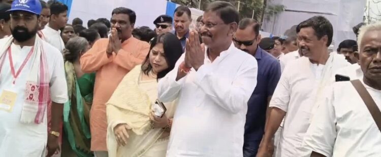 झारखंड पूर्व मुख्यमंत्री अर्जुन मुंडा परिवार संग कृष्टी दीपा महोत्सव  पहुंचे !