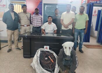 आरपीएफ ने रेल सामग्री चुराते चोर को पकड़ा !