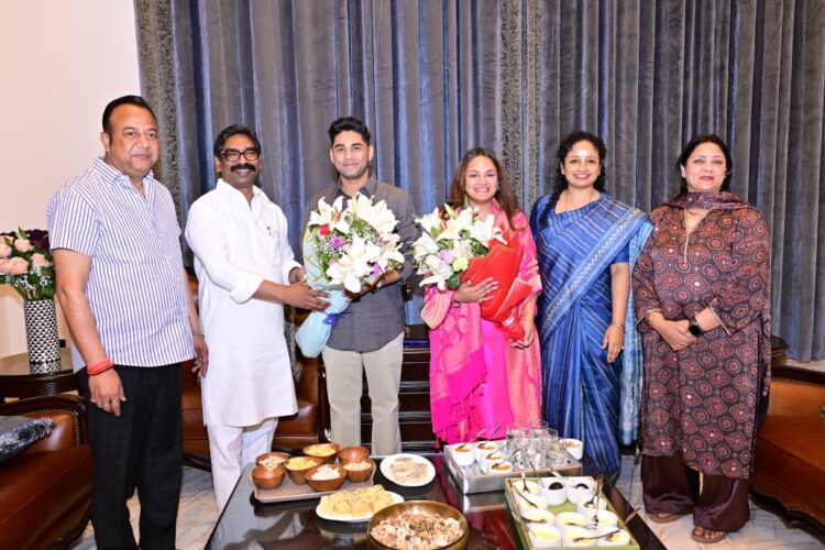 मुख्यमंत्री  हेमन्त सोरेन एवं उनकी धर्मपत्नी विधायक नवीन जायसवाल के घर पर पहुंचे !