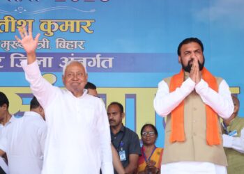 बिहार सीएम समृद्वि यात्रा दौरान आयोजित जन संवाद कार्यक्रम में शामिल हुए !