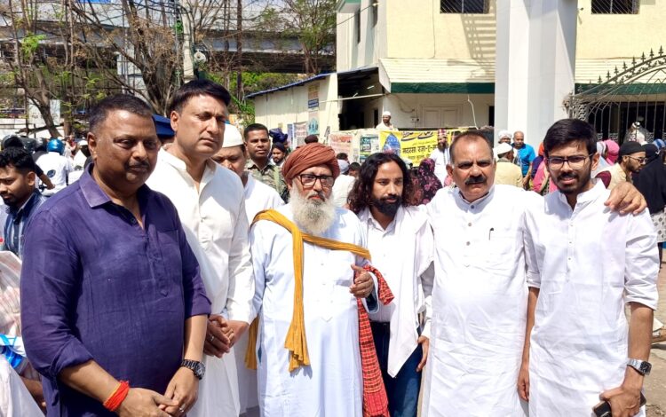 डोरंडा ईदगाह में कांग्रेस नेताओं ने दी ईद की शुभकामनाएं !