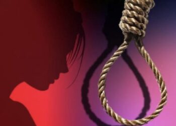 एक युवती ने फांसी लगाकर आत्महत्या कर ली !