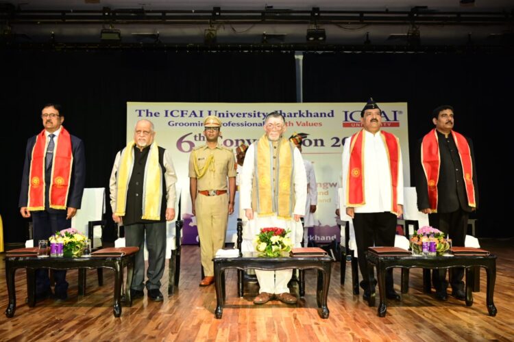 राज्यपाल संतोष कुमार गंंगवार इक्फाई  विश्वविद्यालय दिक्षात सामारोह में सम्मलित हुए !