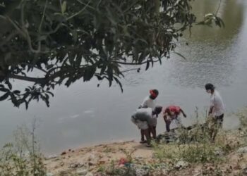 दुमका के खूंटा बांध तालाब से अज्ञात शव बरामद !