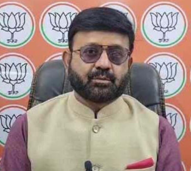 इरफान अंसारी क्या रिक्शा से सरकारी अस्पतालों में ब्लड  पहुंचाएंगे?- प्रतुल शाह देव !