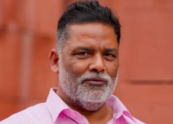 मुसहरी टोला, वार्ड संख्या 08 में बीते दिनों भीषण आग लगने से 21 परिवारों के घर जल के राख  !