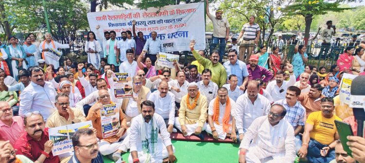 यात्री ट्रेनें समय पर चलाएं वरना मालगाड़ी रोकेंगे -सरयू राय !