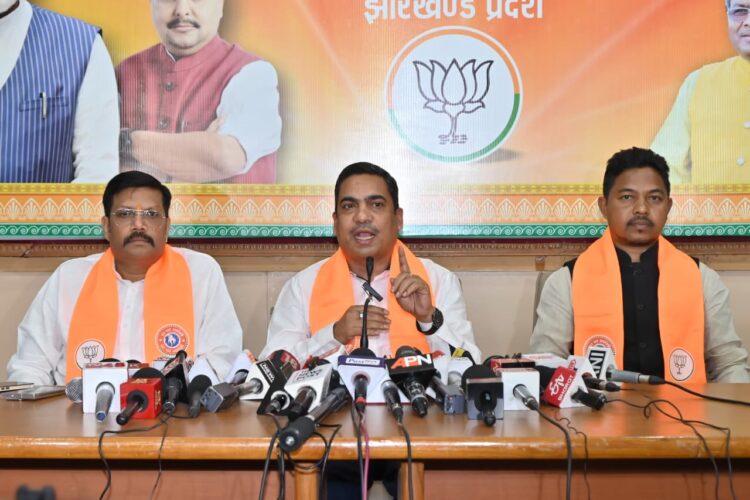 केन्द्र द्वारा भेजे गए पंचायतों के पैसे में नहीं हो कट कमीशन -भानु प्रताप शाही !