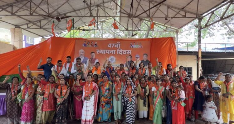 सामाजिक कार्यकर्ता प्रियांशु मिश्रा के नेतृत्व में सैकड़ों महिलाओं ने थामा भाजपा का दामन !