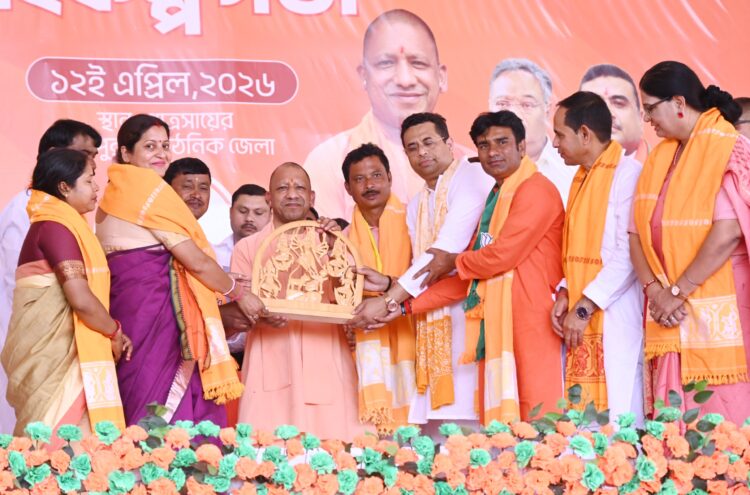 पं. बंगाल के चुनावी रण में उतरे मुख्यमंत्री योगी आदित्यनाथ !