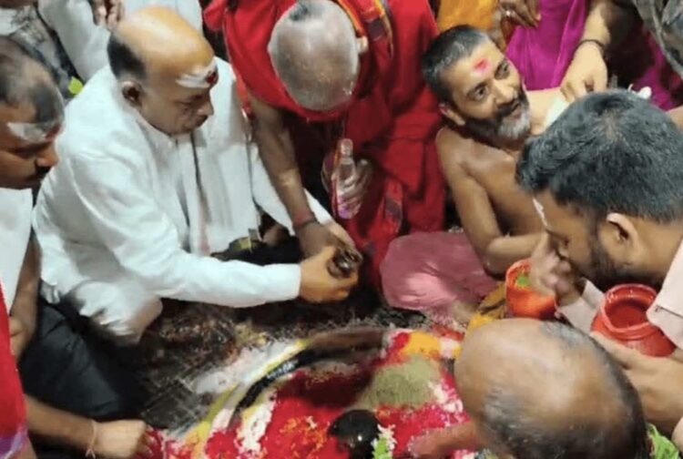 बाबा बैद्यनाथ धाम में विधानसभा अध्यक्ष रवींद्रनाथ महतो ने टेका माथा !