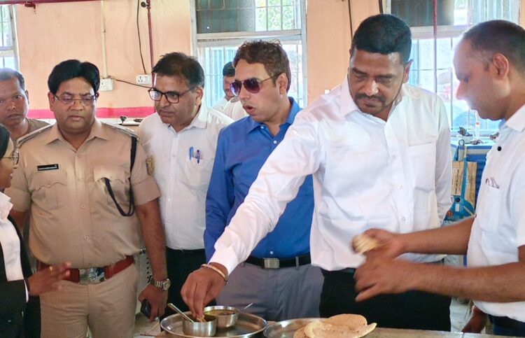 विधिक जागरूकता का अयोजन कर बंदियों को जागरूक करना ही उद्देश्य : डालसा सचिव !