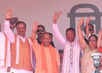 आक्रोशित महिलाएं बोलीं, ‘सपा की पुरानी बीमारी-आधी आबादी से गद्दारी !’
