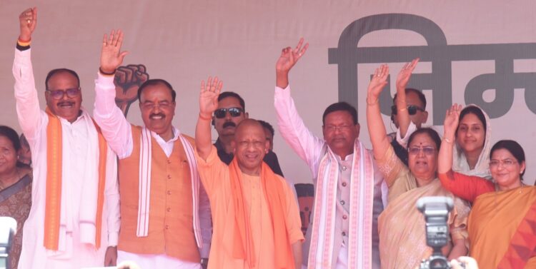 आक्रोशित महिलाएं बोलीं, ‘सपा की पुरानी बीमारी-आधी आबादी से गद्दारी !’