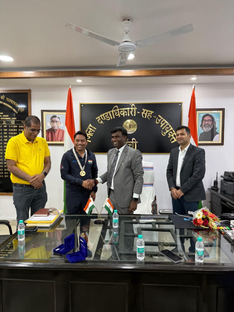 एशियन चैंपियनशिप खिलाड़ियों जिला दंडाधिकारी-सह-उपायुक्त,  मंजूनाथ भजंत्री से की  मुलाकात !