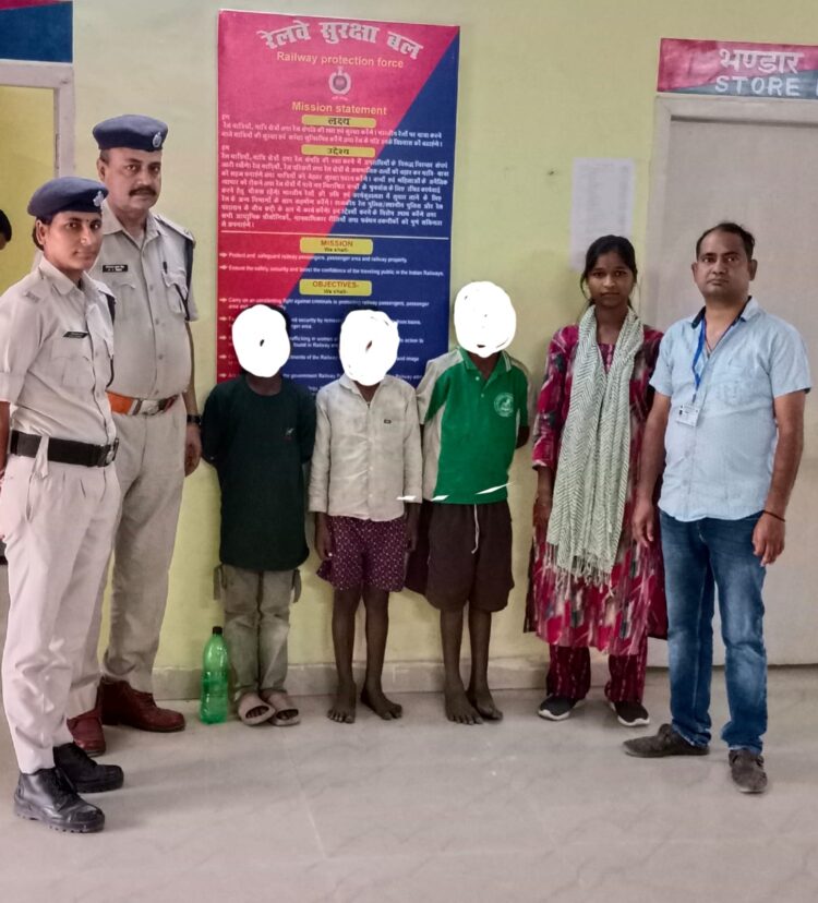 झारखंड आरपीएफ ने तीन नाबालिग को बचाया  !