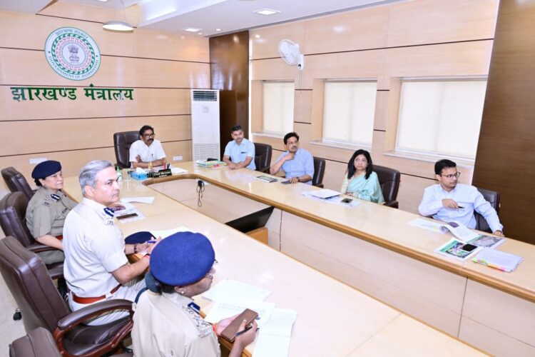 झारखंड सीएम हेमंत सोरेन के समक्ष अधिकारियों ने फ्लाईओवर के  प्रगति से संबंधित पावरप्वाइंट प्रेजेंटेशन रखा !