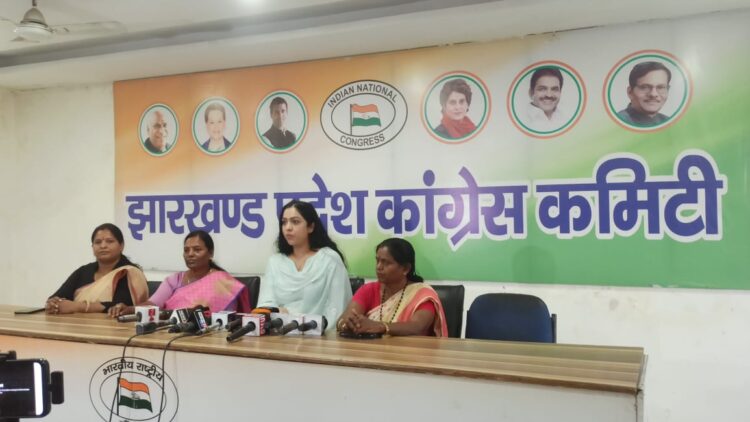 नेत्री यशस्विनी सहाय ने कहा कि देश में महिलाओं को राजनीतिक अधिकार दिलाने की असली पहल कांग्रेस ने की  !