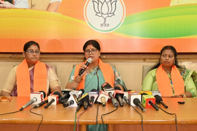 महिला आरक्षण पर पकड़ी गई कांग्रेस की चोरी – नीरा यादव !