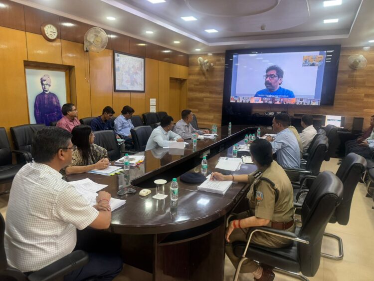 मुख्यमंत्री  हेमन्त सोरेन ने वीडियो कॉन्फ्रेंसिंग के माध्यम से अधिकारियों के साथ उच्च स्तरीय बैठक की !