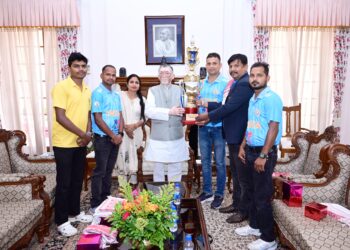 झारखंड राज्यपाल  संतोष कुमार गंगवार सेबधिर क्रिकेट संघ के अध्यक्ष  दीपक यादव के नेतृत्व में प्रतिभावान खिलाड़ियों के भेंट !