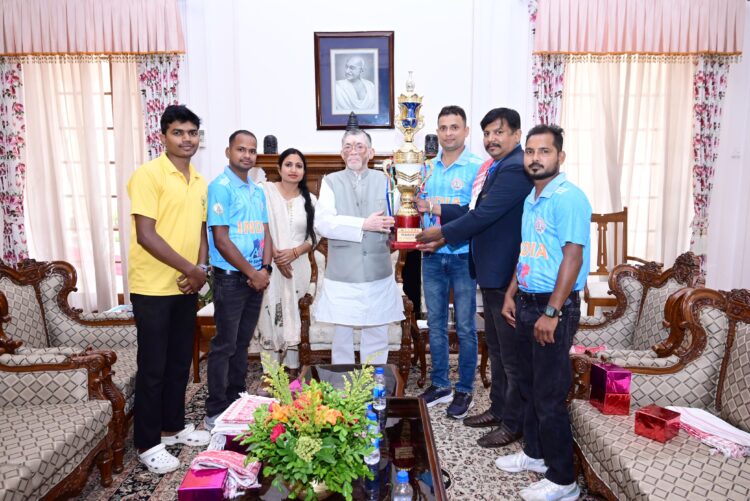 झारखंड राज्यपाल  संतोष कुमार गंगवार सेबधिर क्रिकेट संघ के अध्यक्ष  दीपक यादव के नेतृत्व में प्रतिभावान खिलाड़ियों के भेंट !