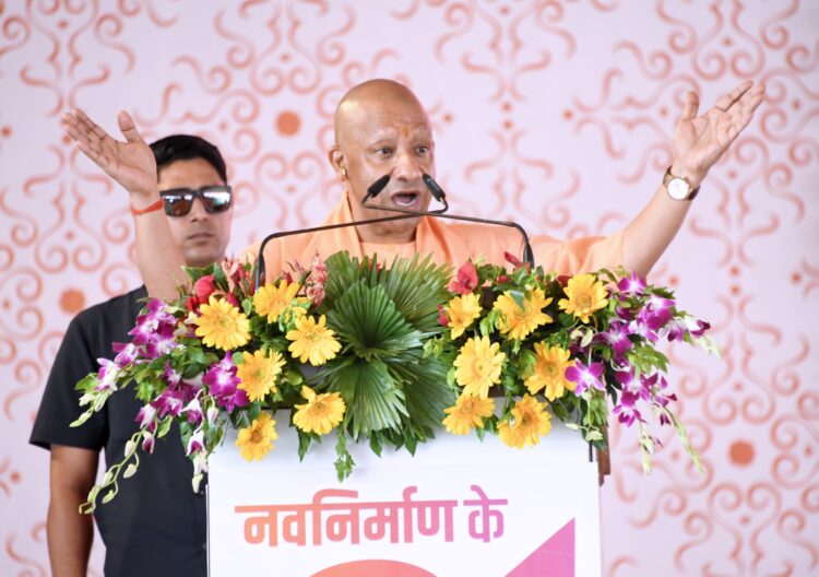 बुजुर्ग महिलाओं का सहारा बनी योगी सरकार !
