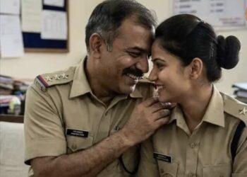 इंस्पेक्टर की वायरल तस्वीरों से मचा बवाल !