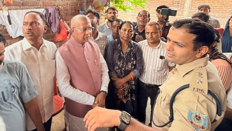 कोकर से लापता 18 माह की अबोध बच्ची के परिजनों से मिले -आदित्य साहू !